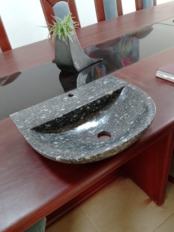 Lavabo en pierre du Bénin
